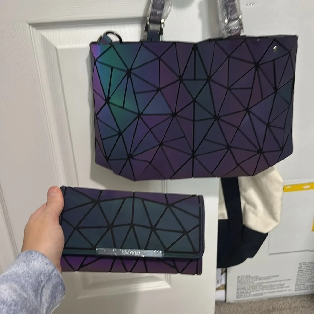 NWOT Purple Geometric Women's wallet - Picture 3 of 3